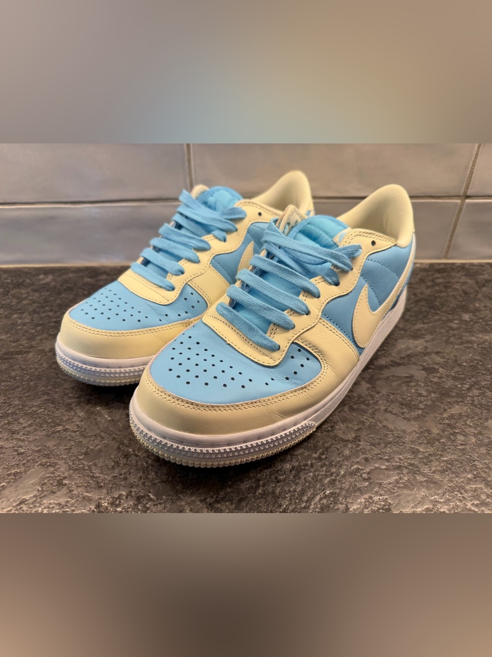 Nike Mens size 8.5 Light Blue and Cream Low-Top Sneakers